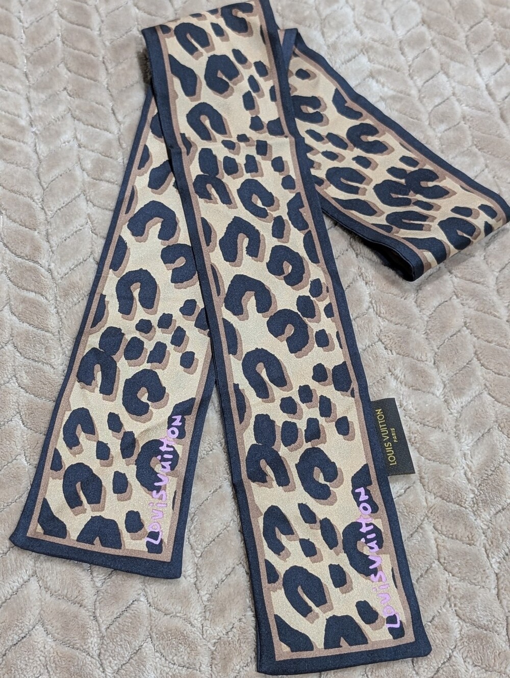 Louis Vuitton Leopard Print 100% Silk Scarf Bandeau